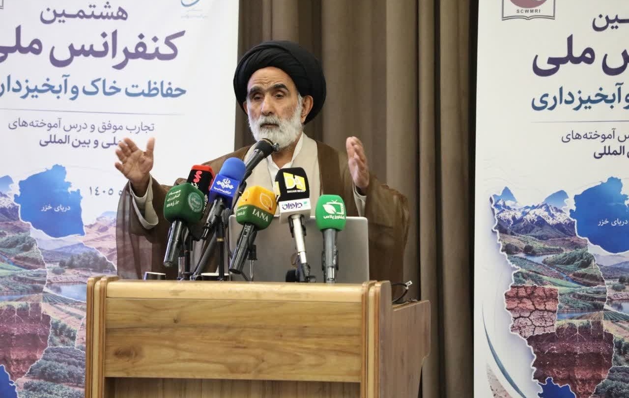 نماینده ولی‌فقیه در وزارت جهاد کشاورزی در هشتمین کنفرانس ملی حفاظت خاک و آبخیزداری تأکید کرد؛ مردمی‌سازی طرح‌های آبخیزداری ضرورت دارد.