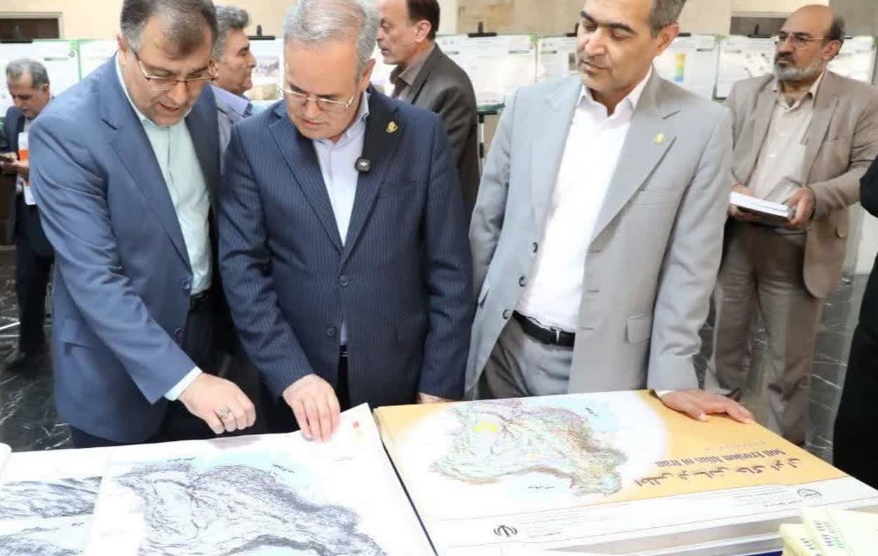 در هشتمین کنفرانس ملی حفاظت خاک و آبخیزداری