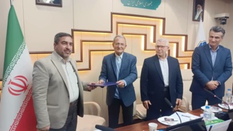 اهدای تقدیرنامه فرهنگستان علوم به محمدرضا غریب رضا معاون پژوهشی پژوهشکده حفاظت خاک و آبخیزداری