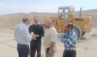 بازدید معاون پژوهش و فناوری و رئیس بخش تحقیقات حفاظت خاک و آبخیزداری مرکز از روند ترمیم سازه‌ها، لایروبی کانال‌ها و اجرای برنامه‌های بهسازی سامانه‌های پخش سیلاب