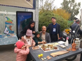 دستان کودکان همراه خاک و آب در مراسم روز جهانی خاک